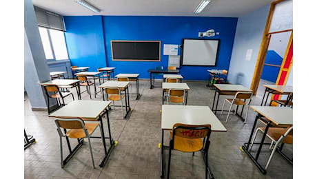 Insegnante pestata a scuola a Napoli, picchiato anche il padre