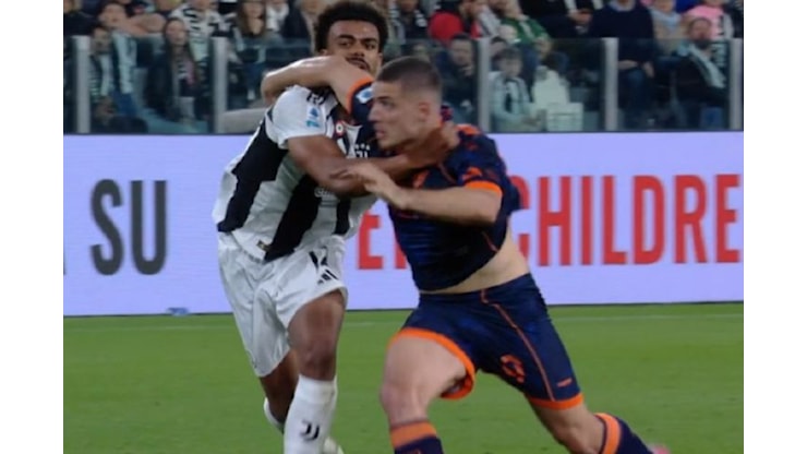Juventus-Lecce, è bufera per il contatto: la rivelazione - SpazioJ Juventus-Lecce, è bufera per il contatto: la rivelazione - SpazioJ