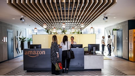 Amazon dice addio allo smart working: in ufficio 5 giorni a settimana «perché è più facile». Ma in Europa parte la lotta al «presenteeism»