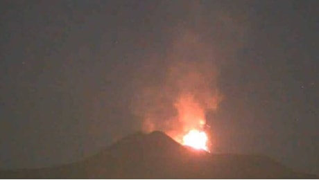 Nube vulcanica dall’Etna, chiude l’aeroporto di Catania: “Ecco come salvare il viaggio”