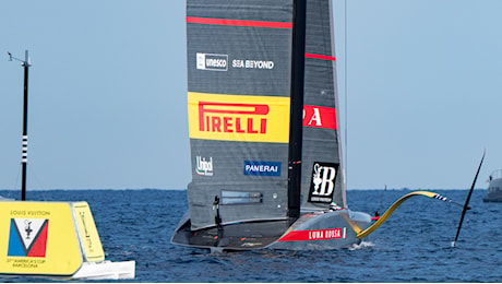 Luna Rossa Prada Pirelli si fa ingolosire e cade dai foil: American Magic ringrazia e fa 4-1. Ancora tre match point