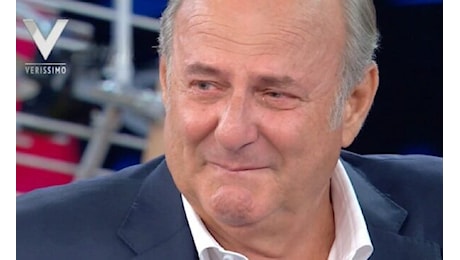 Gerry Scotti si commuove a Verissimo: “I miei genitori volevano che diventassi avvocato”