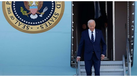 Biden positivo al Covid riflette sul ritiro. Pressing dei Dem per il passo indietro. Ma il presidente: «Lascio solo se me lo ordina il medico»
