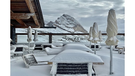 Nevicata estiva sulle Dolomiti, le suggestive immagini dai rifugi ~ Dolomiti Review