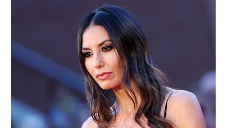 Elisabetta Gregoraci ricoverata in ospedale, la foto sui social: “Ora devo fermarmi”