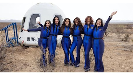Blue Origin, missione spaziale di sole donne: fioccano polemiche su costi ed emissioni - Video