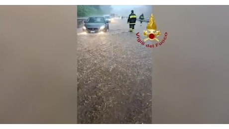 IL VIDEO. Maltempo nel catanese, strade allagate come fiumi per nubifragio