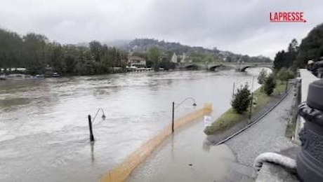 Maltempo: esonda il Po in diverse zone, a Torino chiusi i Murazzi