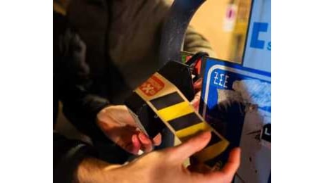 Affitti brevi, nuovo blitz dei comitati contro le key box. Si registrano casi anche a Rimini