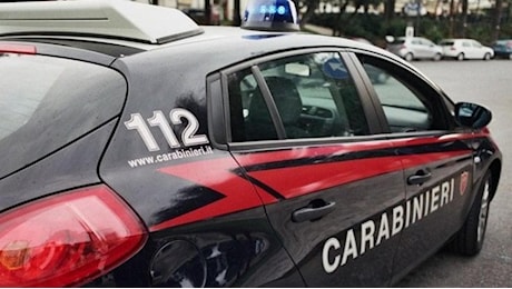 Napoli, ragazza di 22 anni picchiata e sequestrata in un hotel. Arrestato l’ex fidanzato