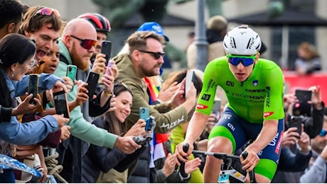 Pogacar vince la prova in linea maschile ai Mondiali di ciclismo di Zurigo. Van der Poel 3°