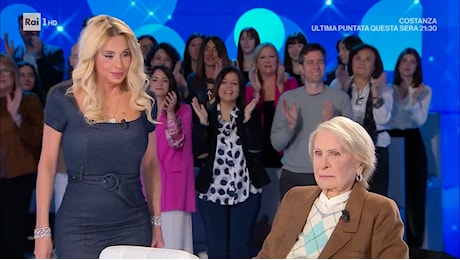 Domenica In, il gelo tra Valeria Marini e la madre Gianna Orrù. «Mamma sbloccami sul cellulare». «No» - Il video