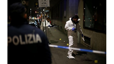 Napoli, quindicenne ucciso in una sparatoria in centro