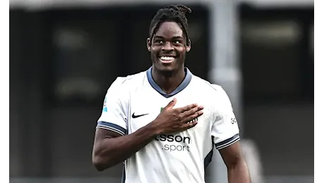 Calciomercato Inter, Bisseck nel mirino di una big della Premier: ecco il prezzo fatto per una sua cessione