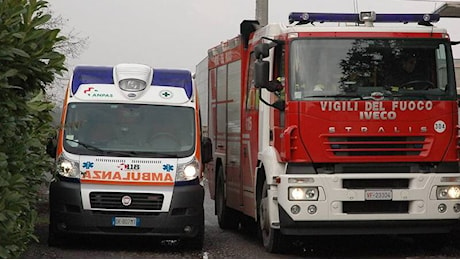 Incendio in un alloggio popolare, muoiono una donna e il suo cane: fatale un mozzicone di sigaretta