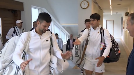 Alcaraz e Djokovic, momento di impaccio prima della finale di Wimbledon: “Non conosco le regole”