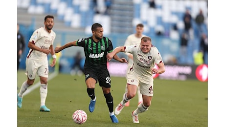 Serie B, il Sassuolo schianta la Salernitana e vola in vetta superando il Pisa