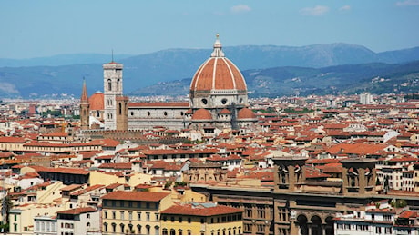 Overtourism e affitti brevi, Firenze vara la stretta e vieta keybox nell’area Unesco. Ecco il piano del comune