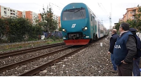 Una persona travolta e uccisa da un treno nel Napoletano