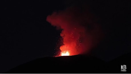 Cronaca eruzione Etna: le fontane di lava si fanno più alte - VIDEO