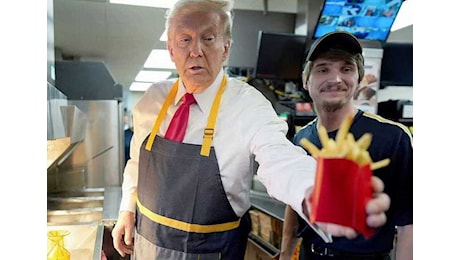 Donald Trump ha finto di lavorare al McDonald’s. La sceneggiata svelata dai giornali statunitensi