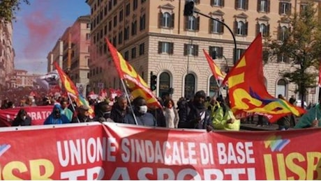 Sciopero venerdì 13 dicembre, l'agitazione dei sindacati di base (Usb). Salvini all'attacco: «Precetto, ora stanno esagerando»