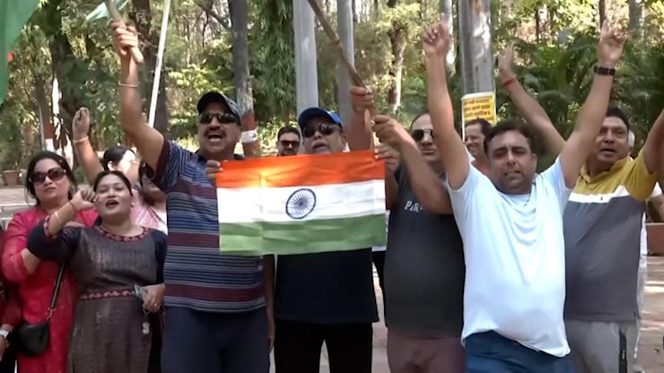 India, festeggiamenti per le strade dopo l'attacco missilistico in Pakistan - la Repubblica India, festeggiamenti per le strade dopo l'attacco missilistico in Pakistan - la Repubblica