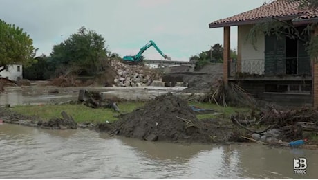 Cronaca meteo diretta - Traversara, si lavora per tappare la nuova falla sull'argine - Video