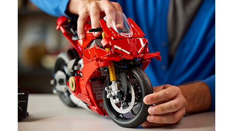 Ducati e Lego Technic: la Panigale V4 S in 1.603 mattoncini