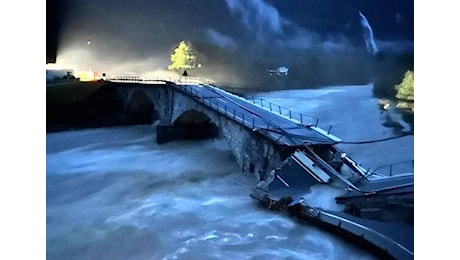 Violenti temporali nella notte in Canton Ticino, crolla un ponte in Valle Maggia e ci sono dispersi