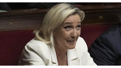 Francia, ultimatum di Le Pen al premier Barnier sulla manovra: “Accolga le richieste o sarà sfiducia”