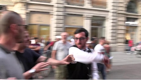 Gaza, il flash mob pro Palestina scatena il caos a Milano: rissa sfiorata con i ristoratori