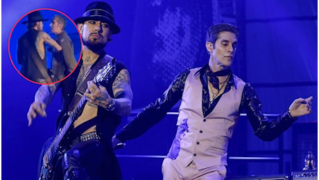 Rissa sul palco dei Jane's Addiction, Perry Farrell aggredisce il chitarrista Dave Navarro: il video