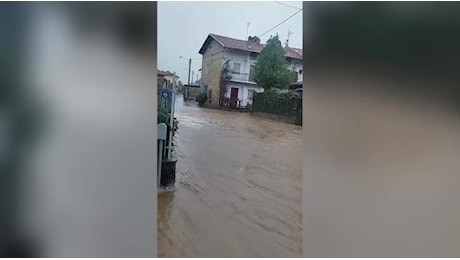 Troppa pioggia in Piemonte. Il Po esonda in centro a Torino. La Stura invade Cafasse. A rischio tutti i corsi d'acqua della regione e il Lago Maggiore