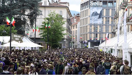 Biella e l’adunata nazionale: la città invasa da 50 mila penne nere