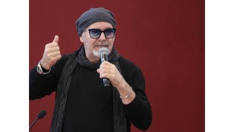 Vasco Rossi ricorda il papà: Non ti piegasti al nazi-fascismo, ora sono tornati