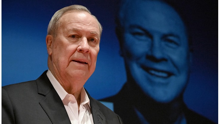 È morto il registra e artista Robert Wilson, era definito il pioniere del teatro immagine: aveva 83 anni - Virgilio È morto il registra e artista Robert Wilson, era definito il pioniere del teatro immagine: aveva 83 anni - Virgilio
