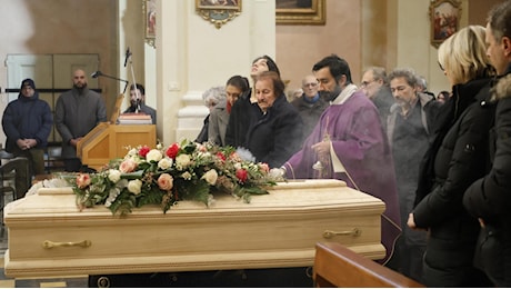 I funerali di Cesare Ragazzi, “socievole e generoso. Oggi avrebbe detto: salve a tutti e buona vita”