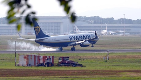 Ryanair, crolla l'utile nel trimestre: finito l'effetto post Covid, le tariffe scendono del 15%