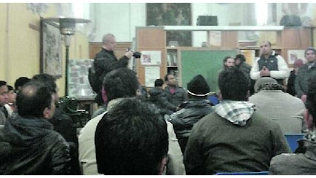 Palma Campania. Bengalesi e odori molesti, il sindaco mobilita i vigili e si scatena la polemica