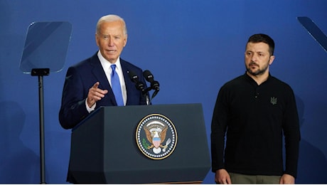 Guerra Ucraina - Russia, le news di oggi. Vertice Nato, Biden presenta Zelensky chiamandolo “Putin”. Jake Sullivan: gli F16 avranno loro base in Ucraina