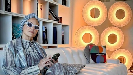 Sharon Stone sbarca a Taormina: turbante, niente trucco e via al San Domenico