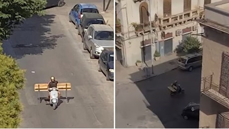 Palermo, ruba una panchina e la porta via in scooter
