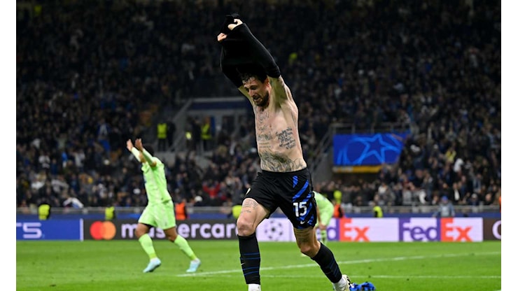 Inter: i tifosi usciti dallo stadio dopo il 2-3 del Barcellona provano a rientrare, ma vengono fermati dagli steward VIDEO - CalcioMercato.com: news calcio – notizie e dirette Inter: i tifosi usciti dallo stadio dopo il 2-3 del Barcellona provano a rientrare, ma vengono fermati dagli steward VIDEO - CalcioMercato.com: news calcio – notizie e dirette