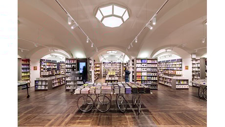 FOTO | Riecco la storica libreria Rizzoli in Galleria a Milano: la riapertura e le novità