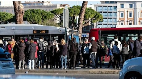 Sciopero dei trasporti, il 10 gennaio 2025 il primo stop. A rischio treni, bus, metro e aeroporti. Le fasce orarie garantite