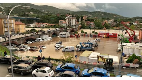 Maltempo in Liguria, esondato l'Entella a Chiavari, ingrossati fiumi nel Tigullio, ritrovato morto anziano disperso nel genovese - VIDEO