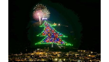 Gubbio: l’Albero di Natale più grande del mondo acceso dal capo del Corpo nazionale dei Vigili del fuoco