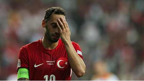 Turchia, dopo una serie lunghissima Calhanoglu ha sbagliato un rigore