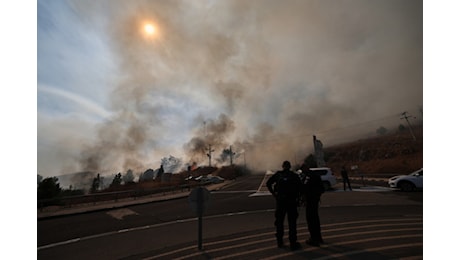 Media Libano, 14 raid Israele su un villaggio in 15 minuti